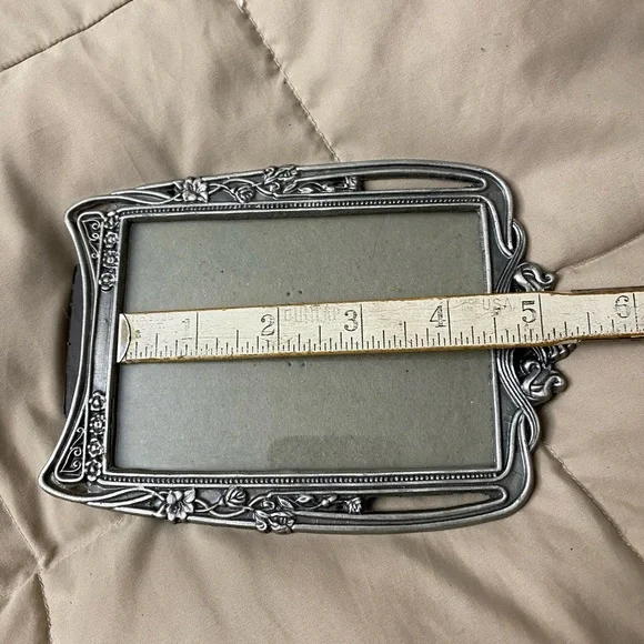 Elegant Silver Pewter Photo Frame Set. OSP - Picture 5 of 6